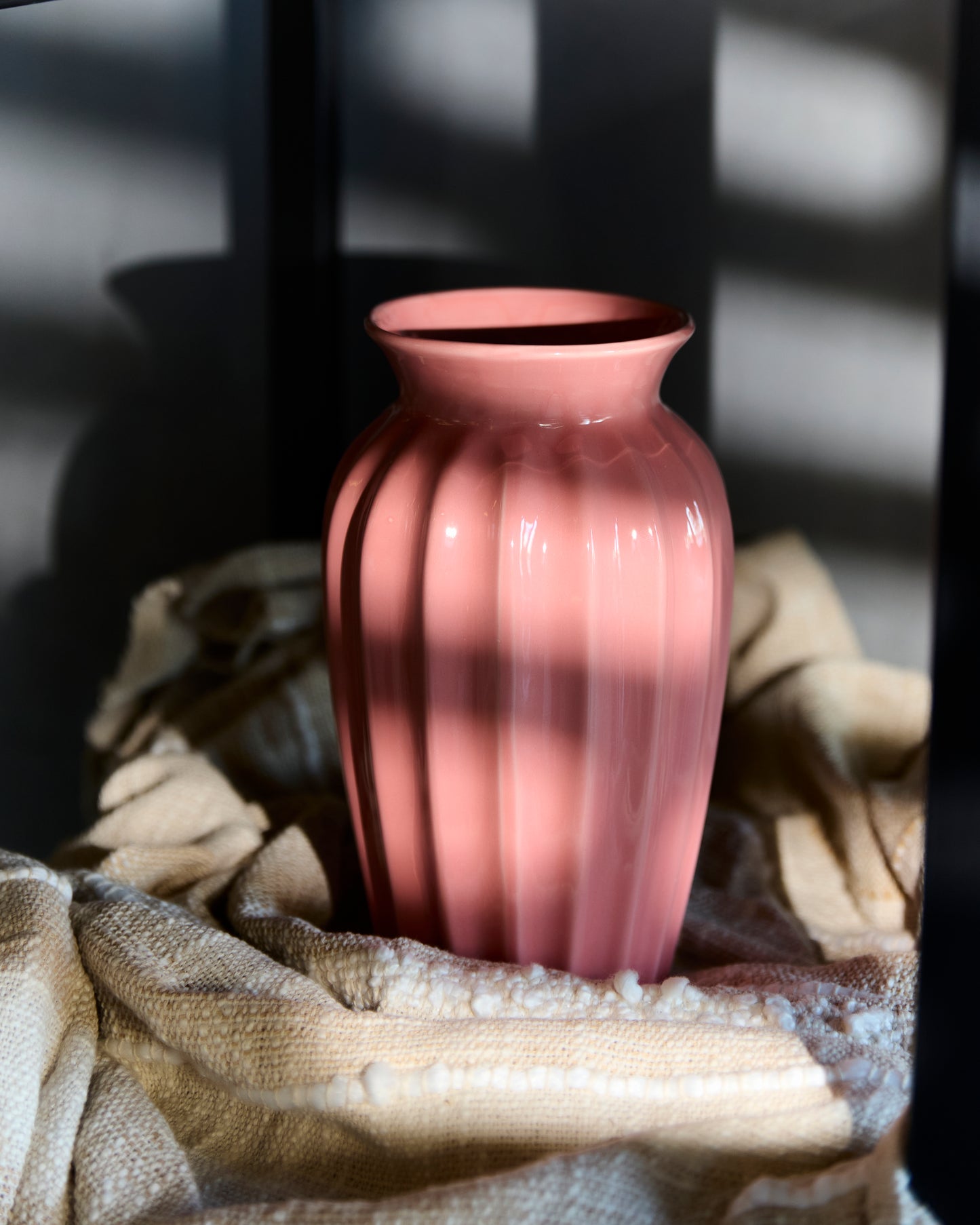 RIBBED BLUSH VASE